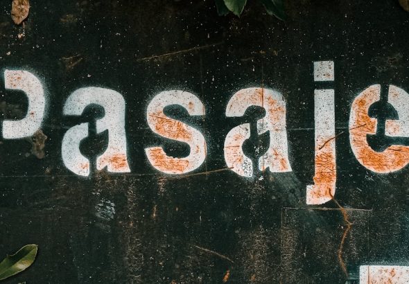 A sign that says passie on it